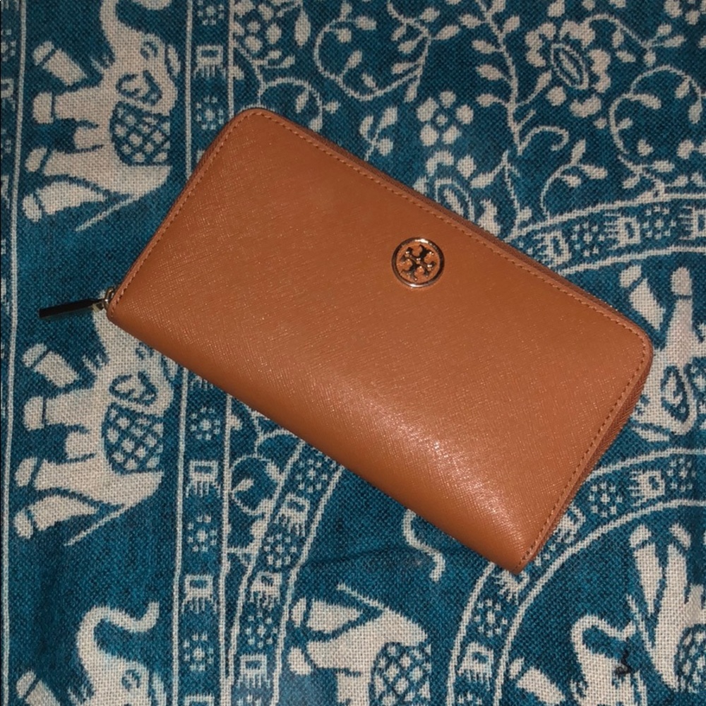 COPY - Tory Burch wallet